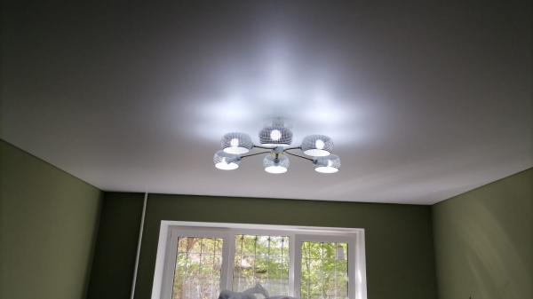 Бесшовные натяжные потолки