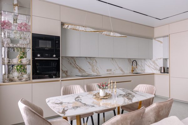 Теневой натяжной потолок в спальне