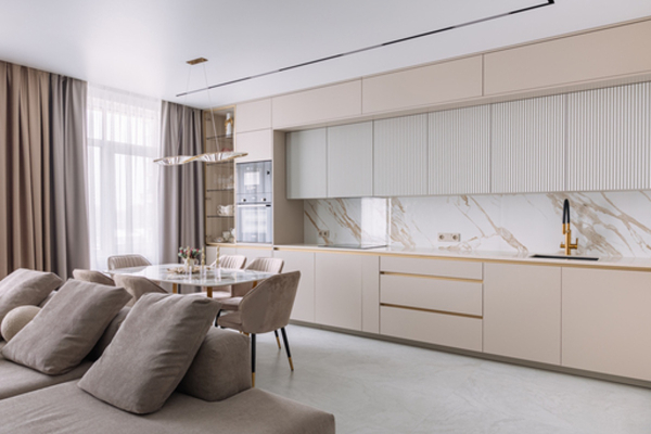 Теневой натяжной потолок в спальне