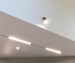 Потолок с современным дизайном
